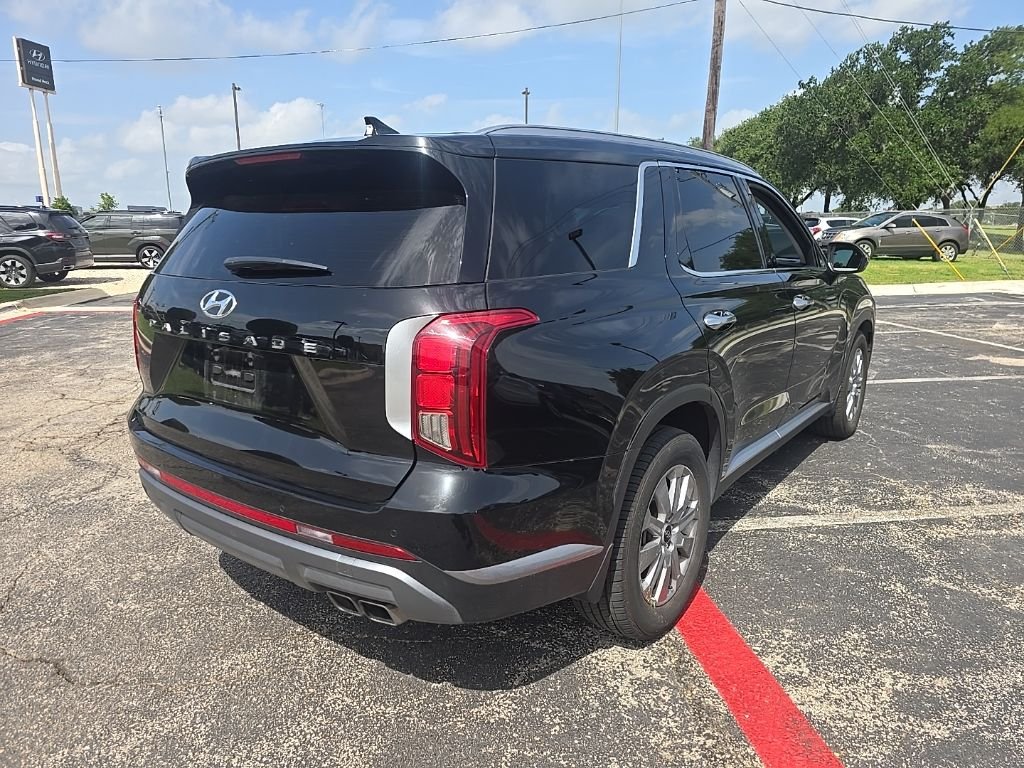 Used 2025 Black Hyundai SEL image 6