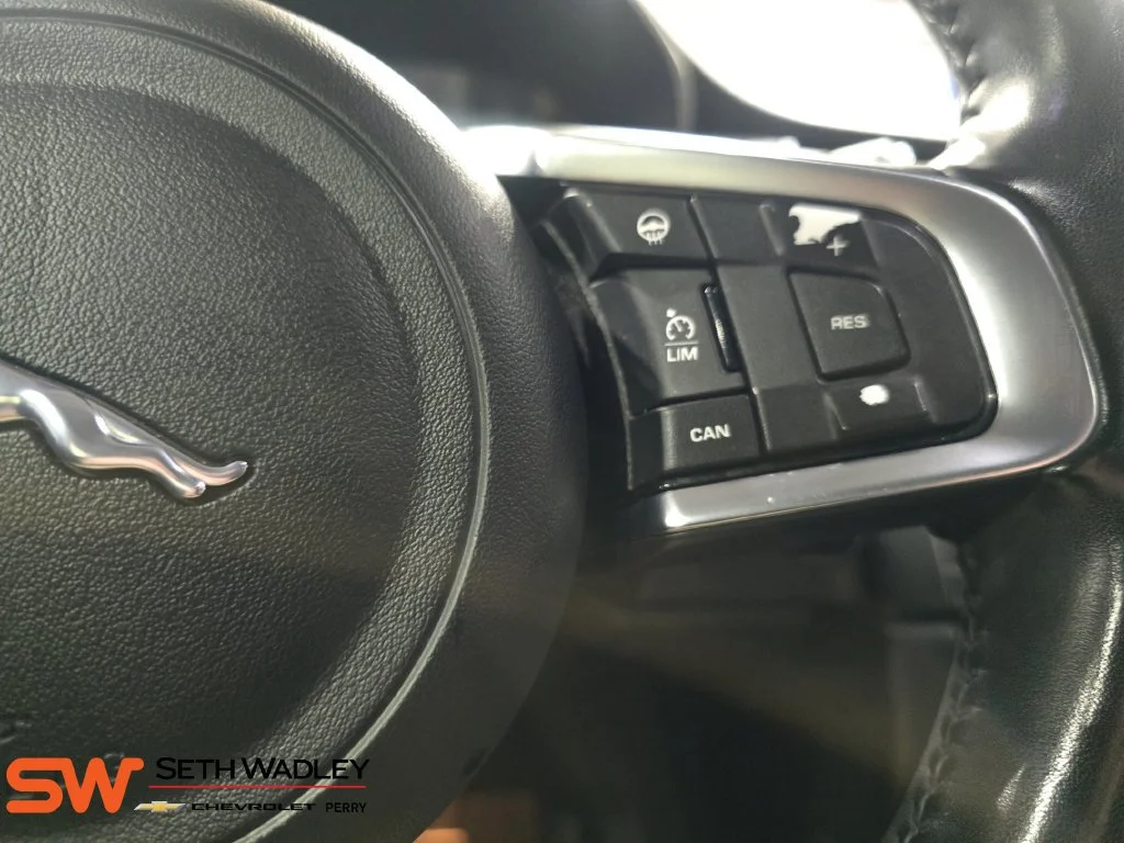Used 2020 Silver Jaguar SE image 19