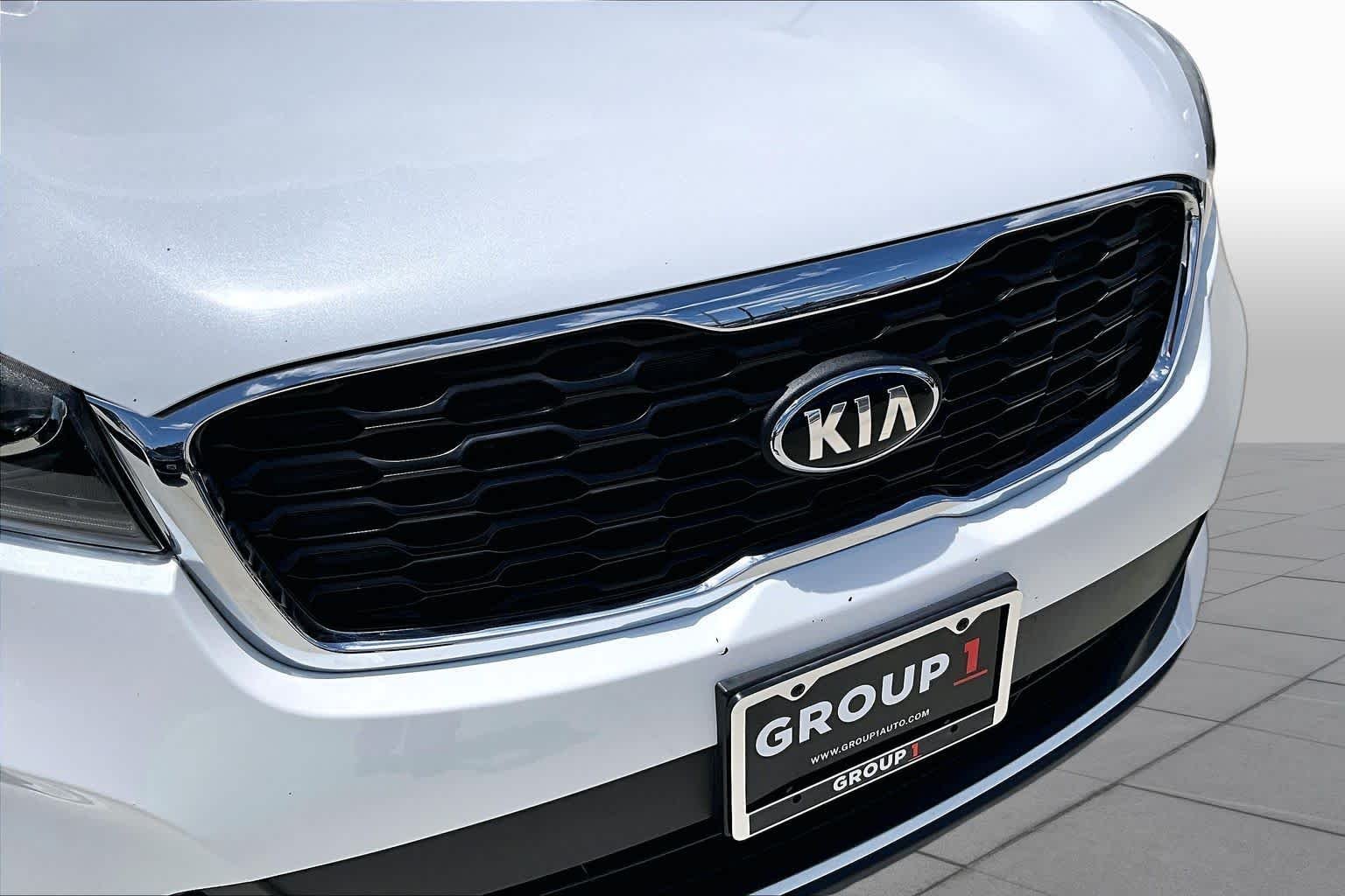 Used 2019 Snow White Pearl Kia LX V6 image 27