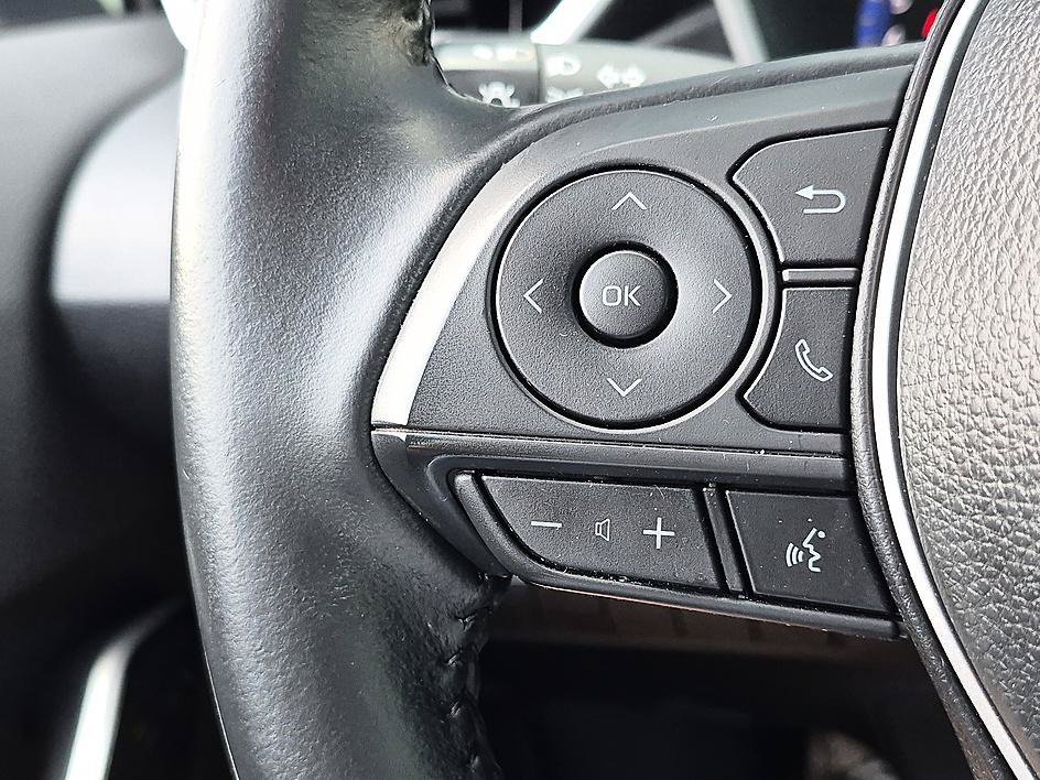 Used 2021 BLIZZARD PEARL Toyota XSE image 17