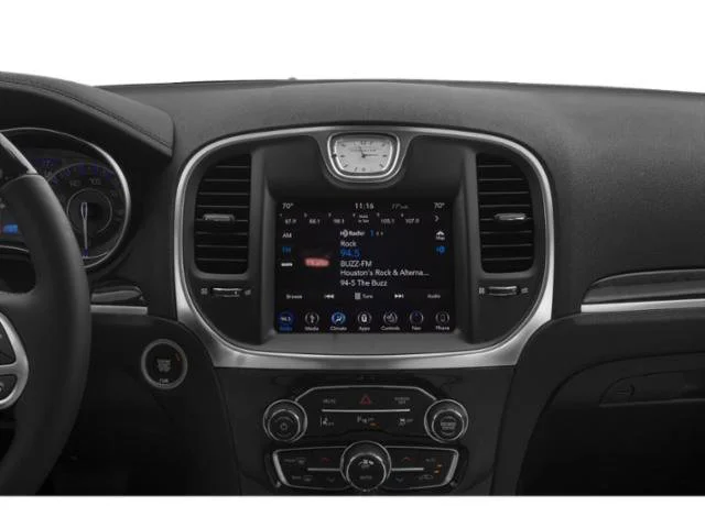 Used 2018 Bright White Clearcoat Chrysler Limited image 10
