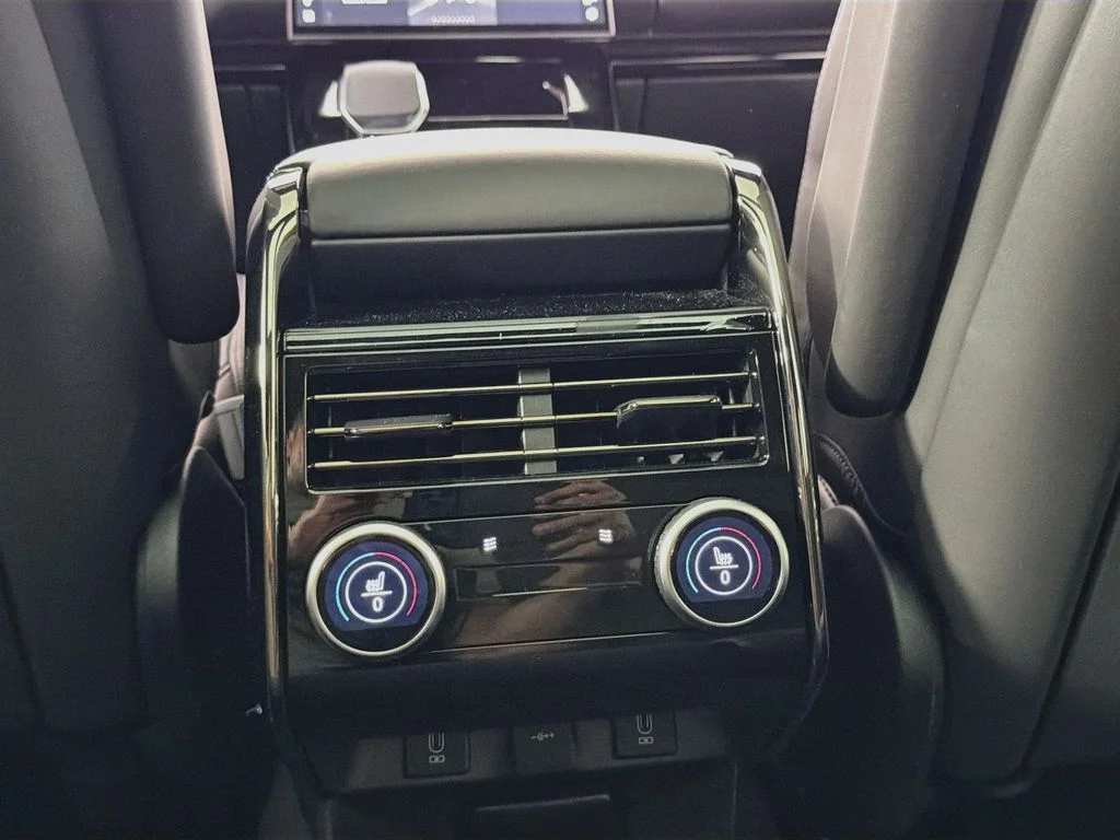 New 2026 Fuji White Land Rover SE image 27
