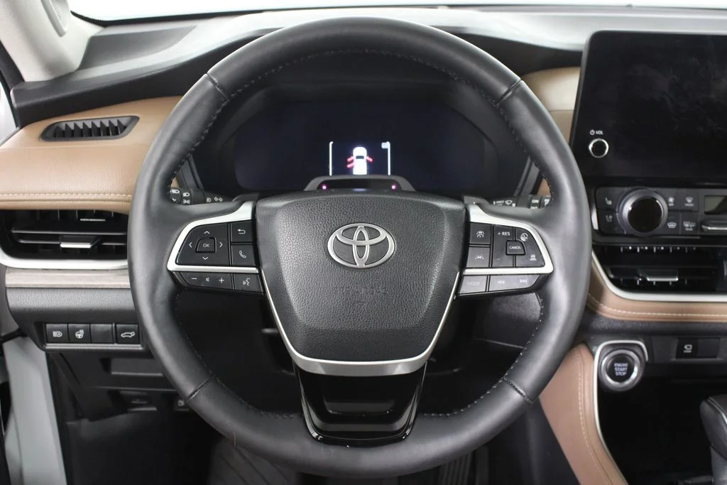 Used 2024 Pearl Toyota Platinum image 26