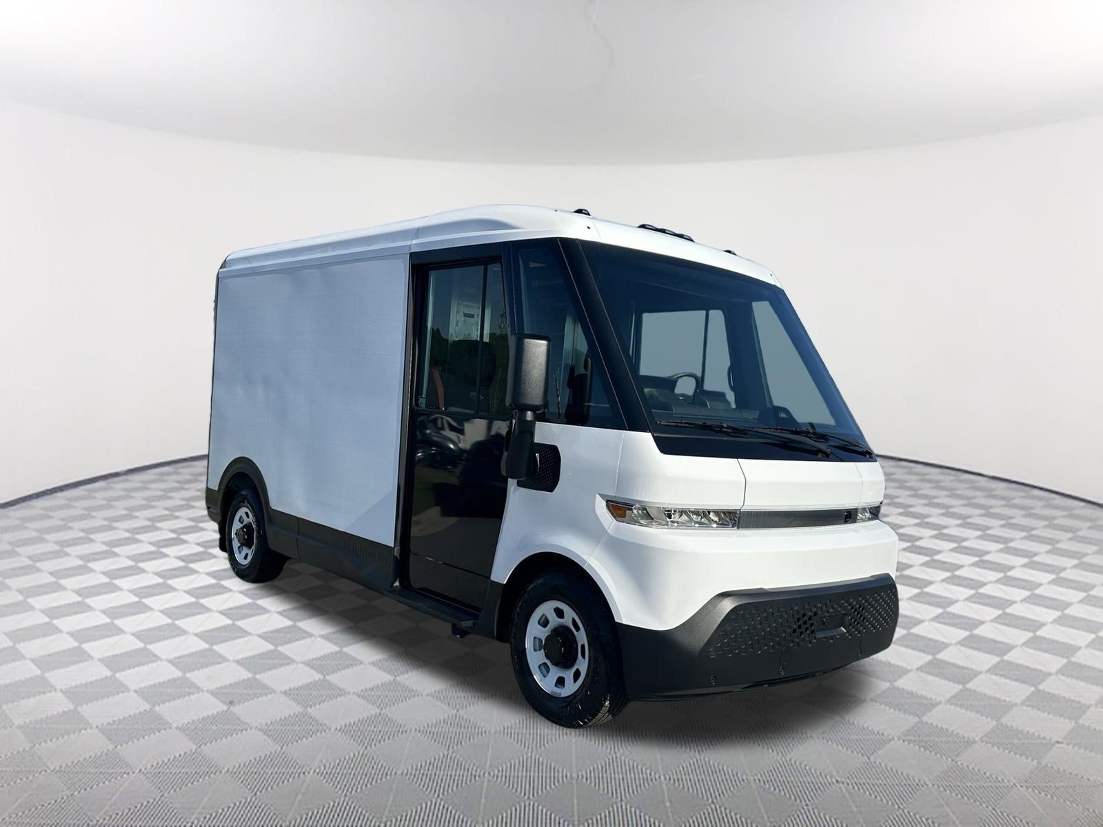 Used 2024 Oyster White Chevrolet Zevo 400 eAWD image 3