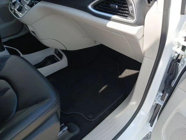 Used 2024 White Chrysler Touring L image 23