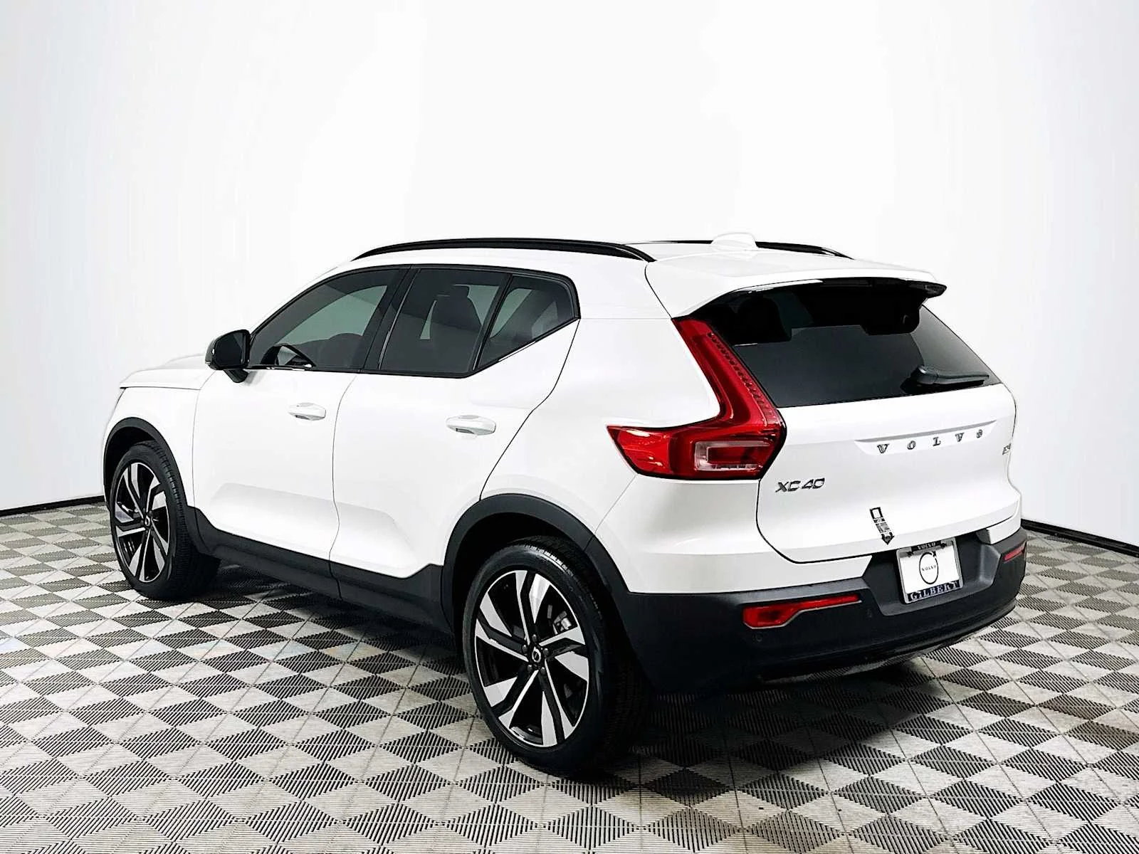 Certified Used 2025 Crystal White Volvo Plus image 5
