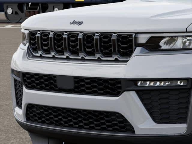 New 2026 Bright White Clear-Coat Exterior Paint Jeep Limited image 17