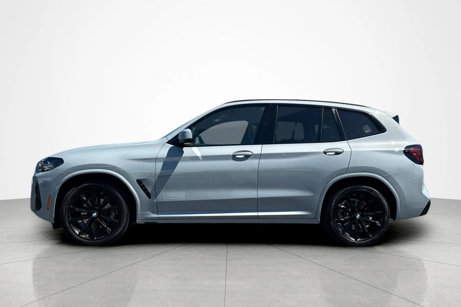 Used 2023 Brooklyn Grey Metallic BMW sDrive30i image 2