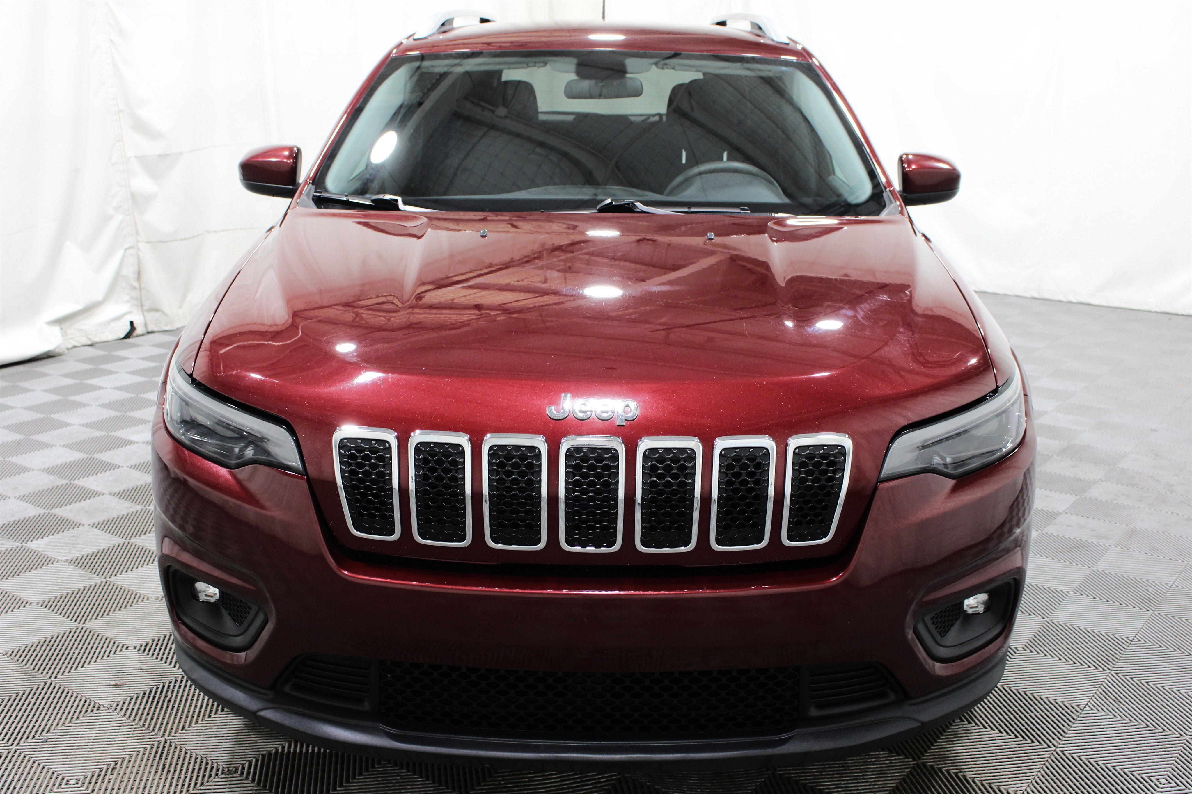 Used 2019 Velvet Red Pearlcoat Jeep Latitude image 32