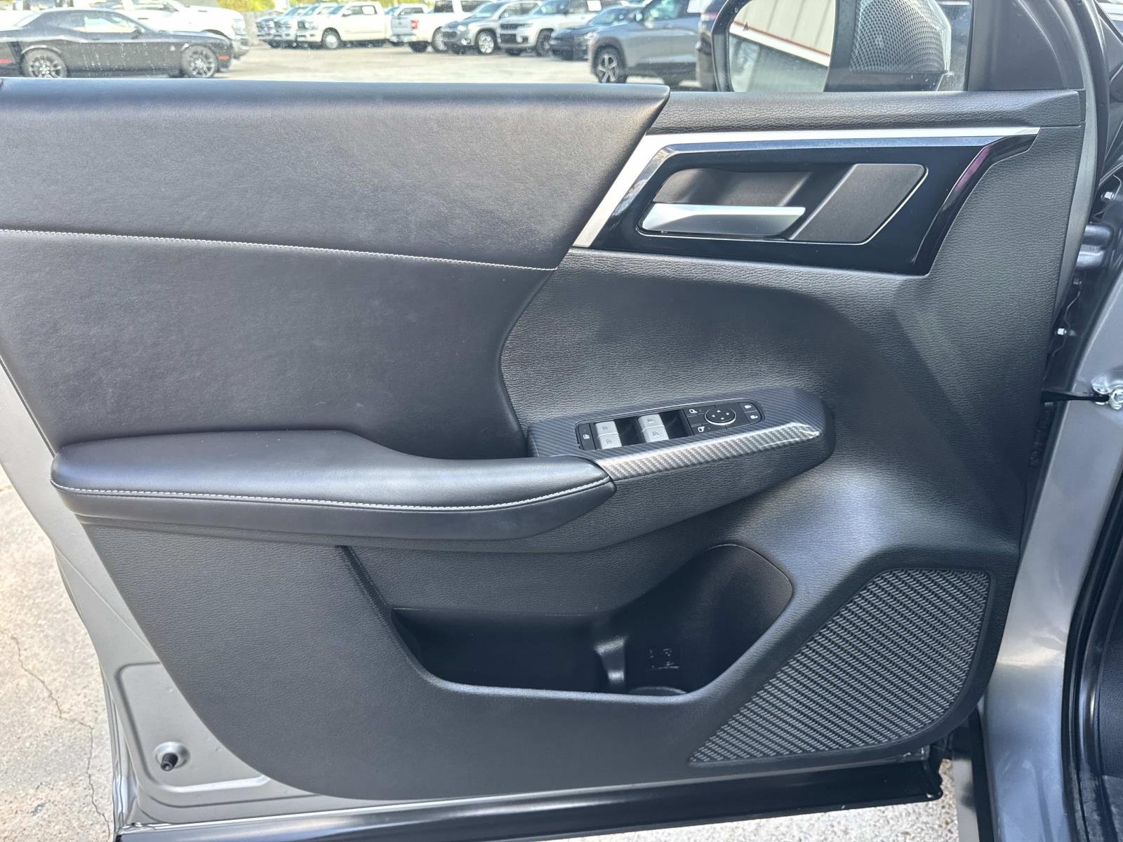 Used 2022 Alloy Silver Metallic Mitsubishi SE Launch Edition image 18