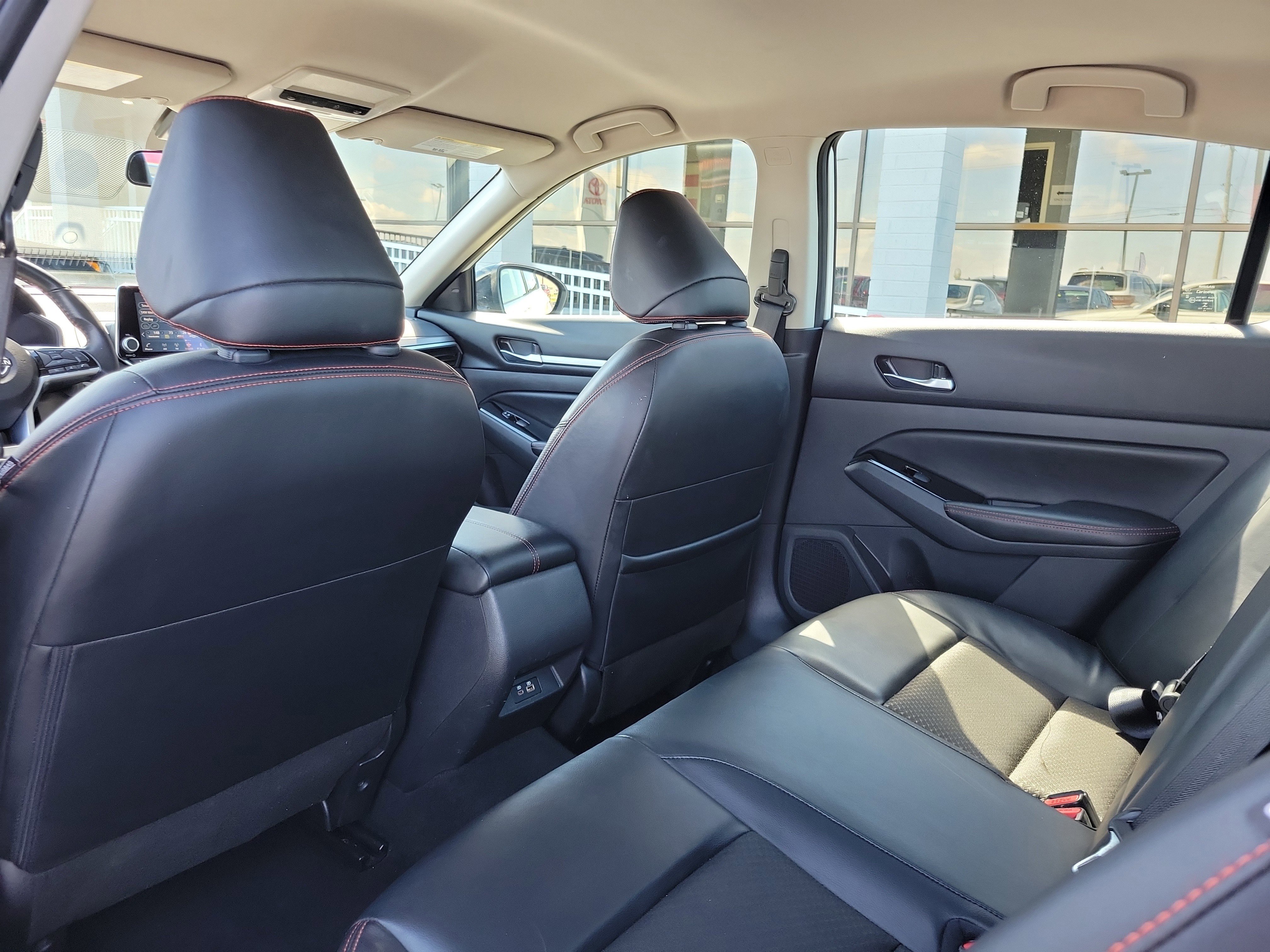 2025 Nissan Altima SR - Photo 14