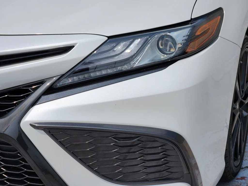 Used 2022 Wind Chill Pearl Toyota XSE image 11