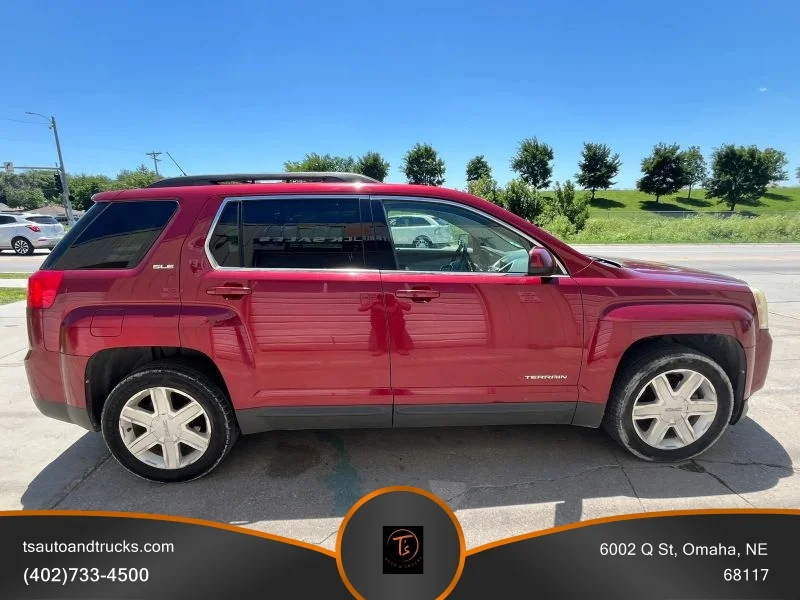 Used 2011 Red GMC SLT Sport Utility 4D image 8