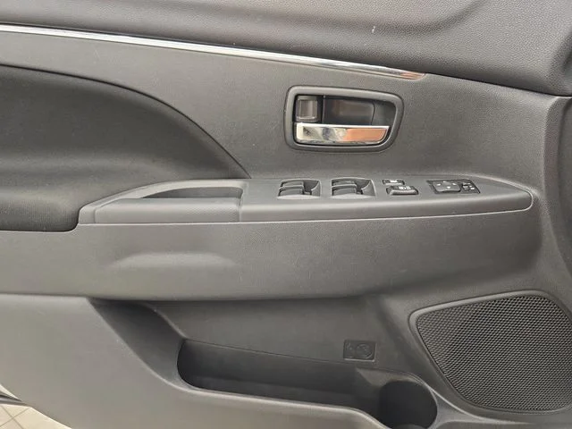 Used 2025 Alloy Silver Metallic Mitsubishi  image 29