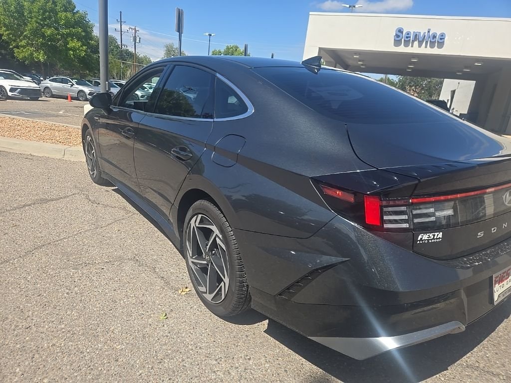 Used 2026 Gray Hyundai SEL Sport image 5