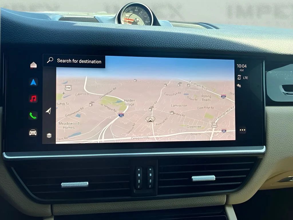 Used 2022  Porsche Base image 22