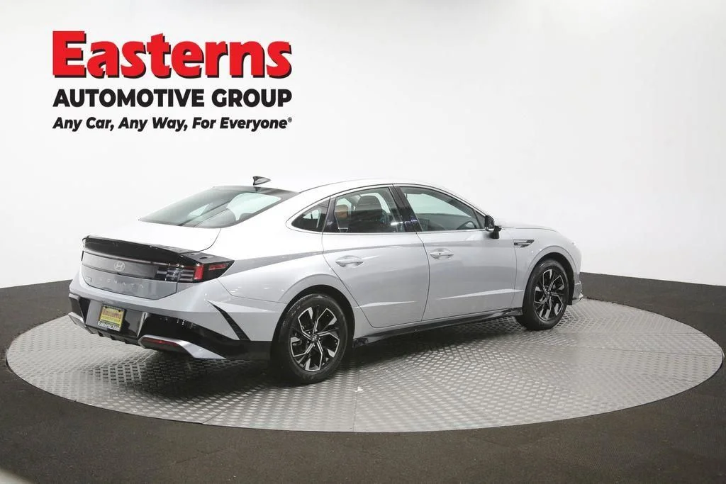 Used 2025 Silver Hyundai SEL image 44