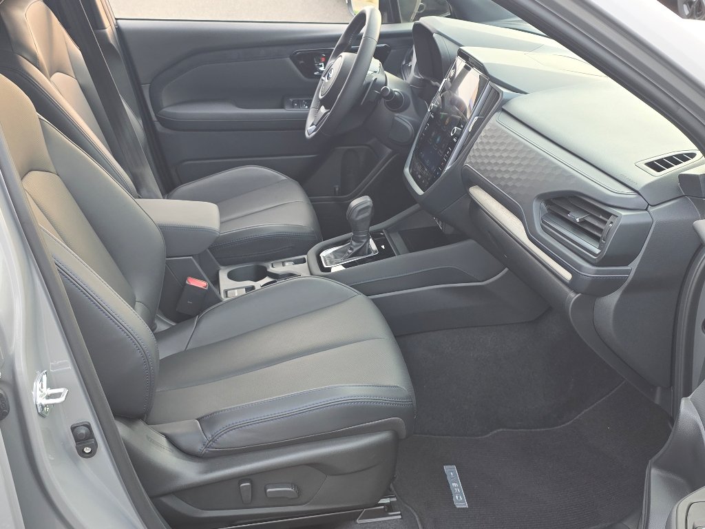 Used 2025 River Rock Pearl Subaru Limited image 22