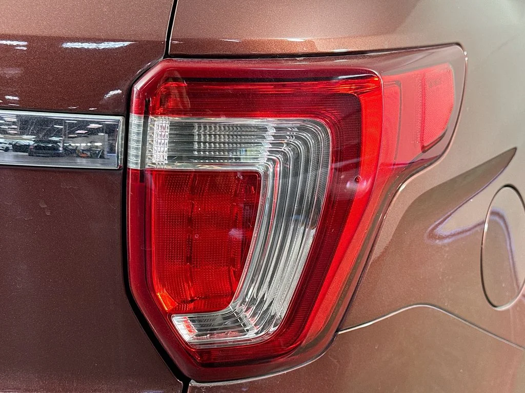 Used 2018 Red Ford XLT image 32