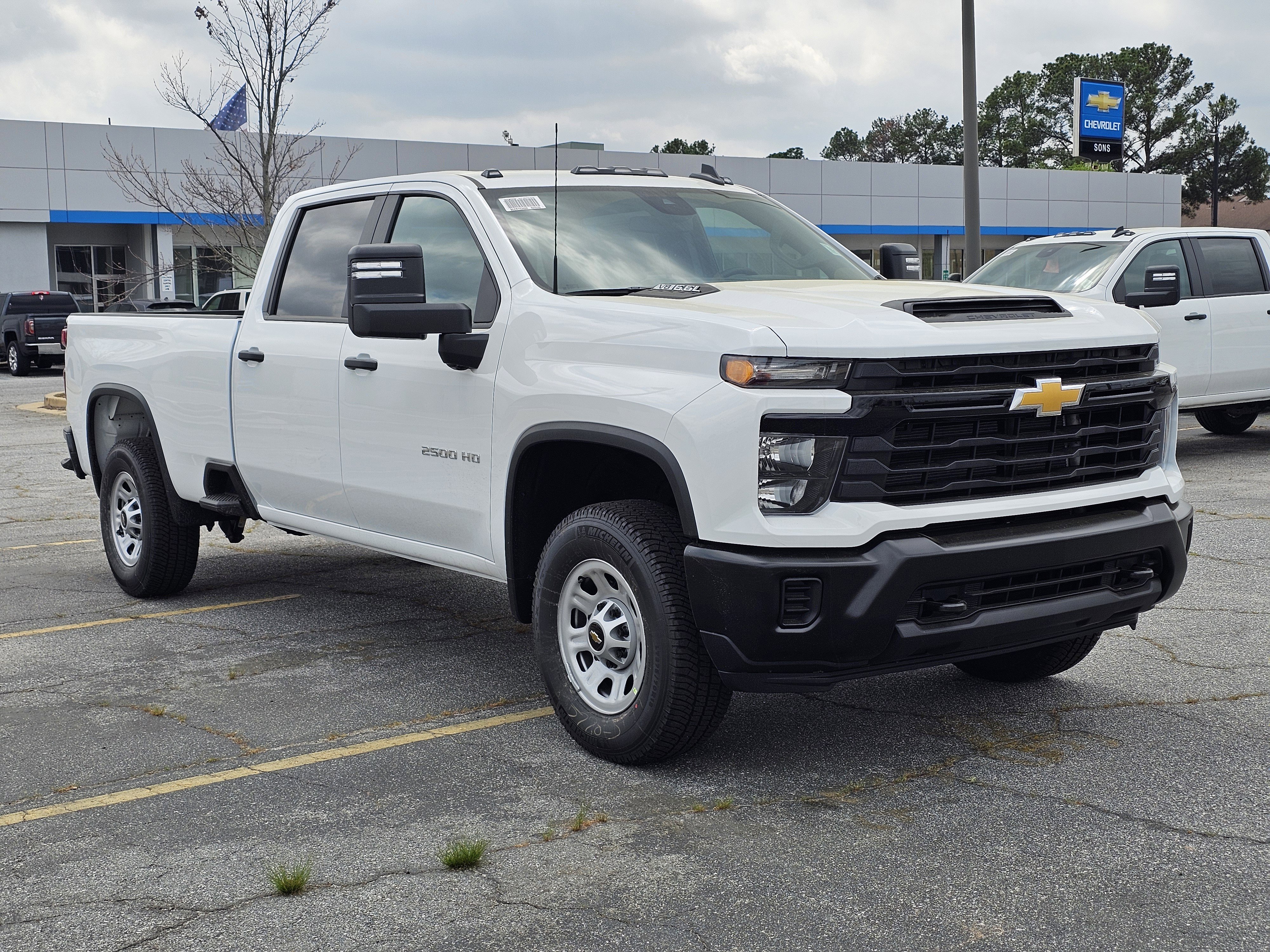 New 2026 Summit White Chevrolet WT image 7