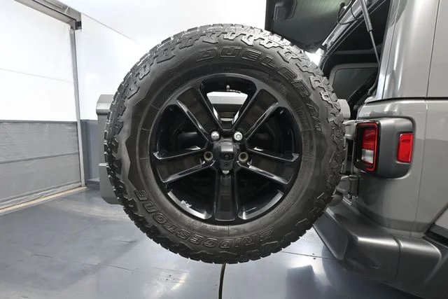 Certified Used 2022 Gray Jeep Unlimited Sahara Altitude image 16