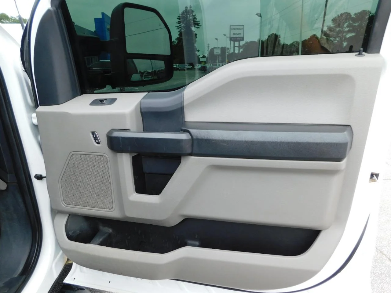 Used 2022 White Ford XL 4WD Crew Cab 179 in WB 60 in CA image 15