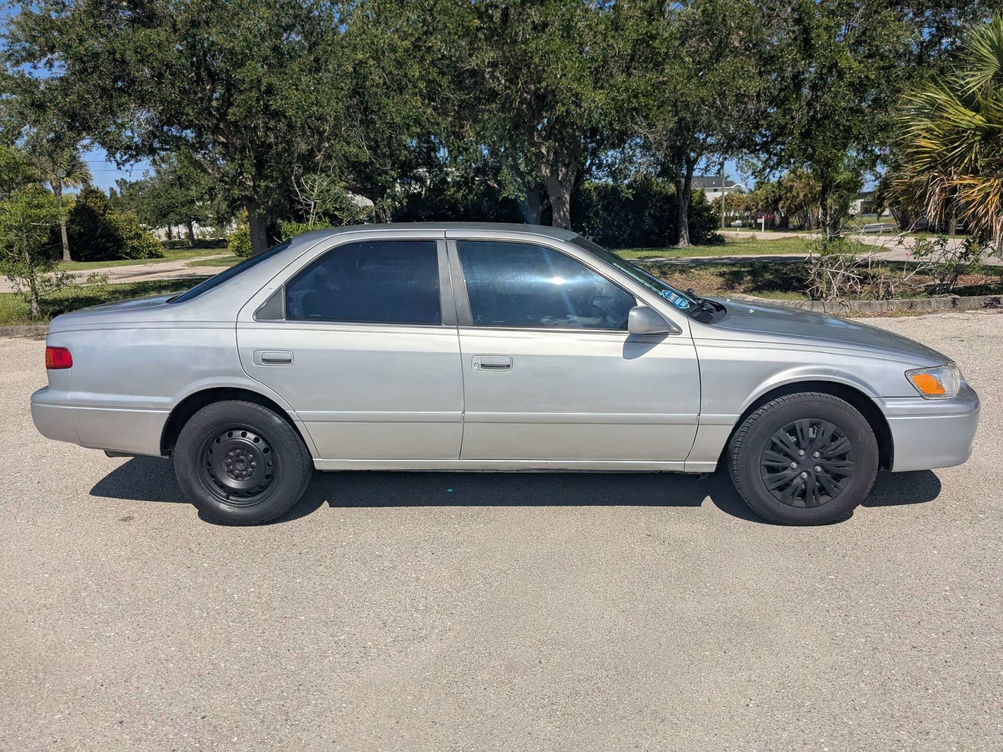 Used 2000  Toyota  image 4