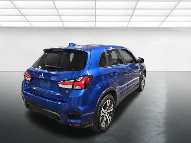 Used 2024  Mitsubishi 2.0 SE image 4
