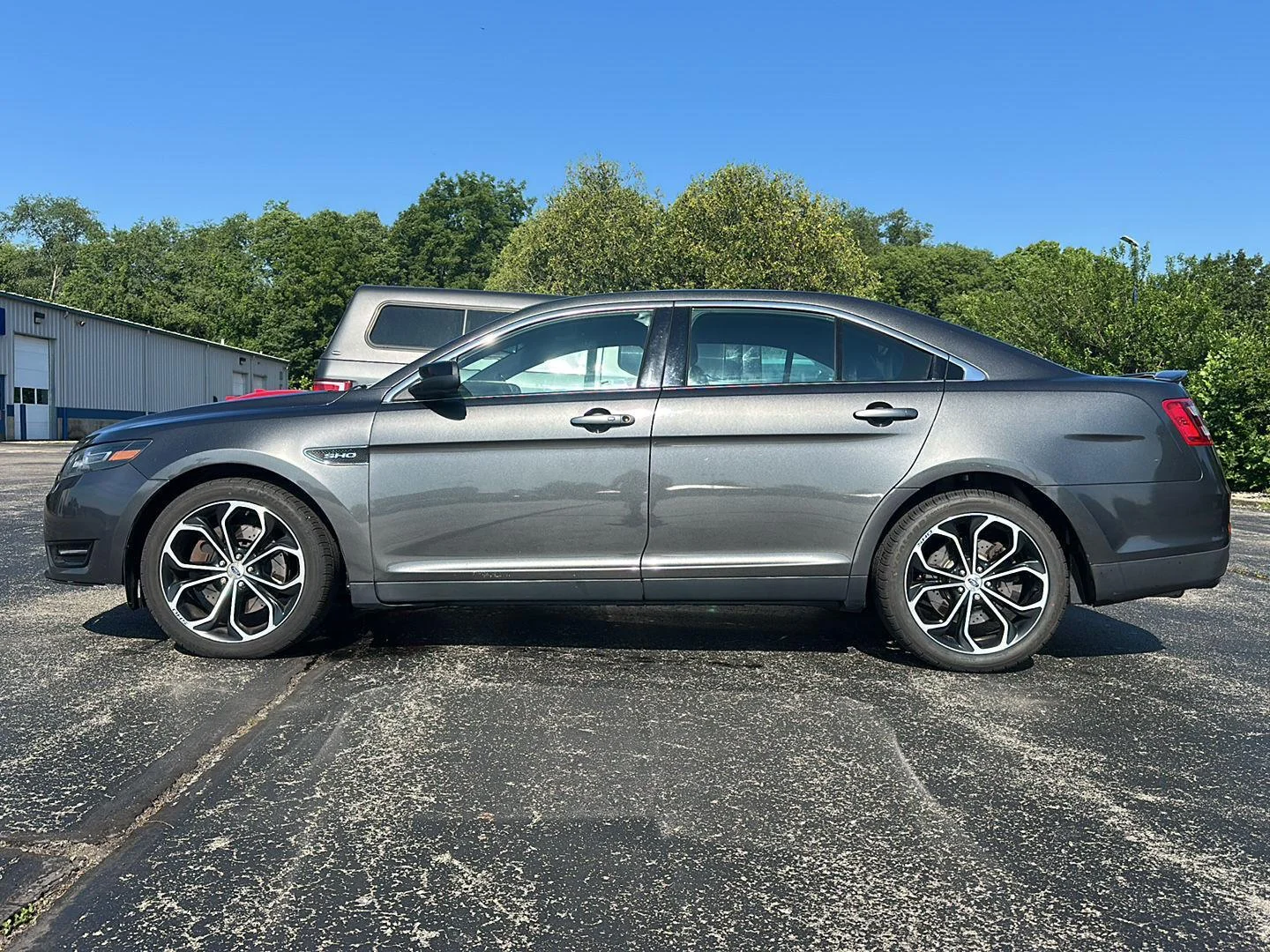 Used 2016 Magnetic FORD SEDAN image 2