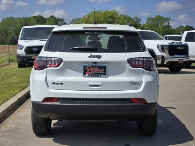 New 2026 Bright White Clear-Coat Exterior Paint Jeep Latitude image 4