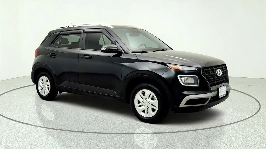 Used 2023 Black Noir Pearl Hyundai SEL IVT image 3