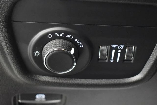 2023 Jeep Grand Cherokee Altitude - Photo 25