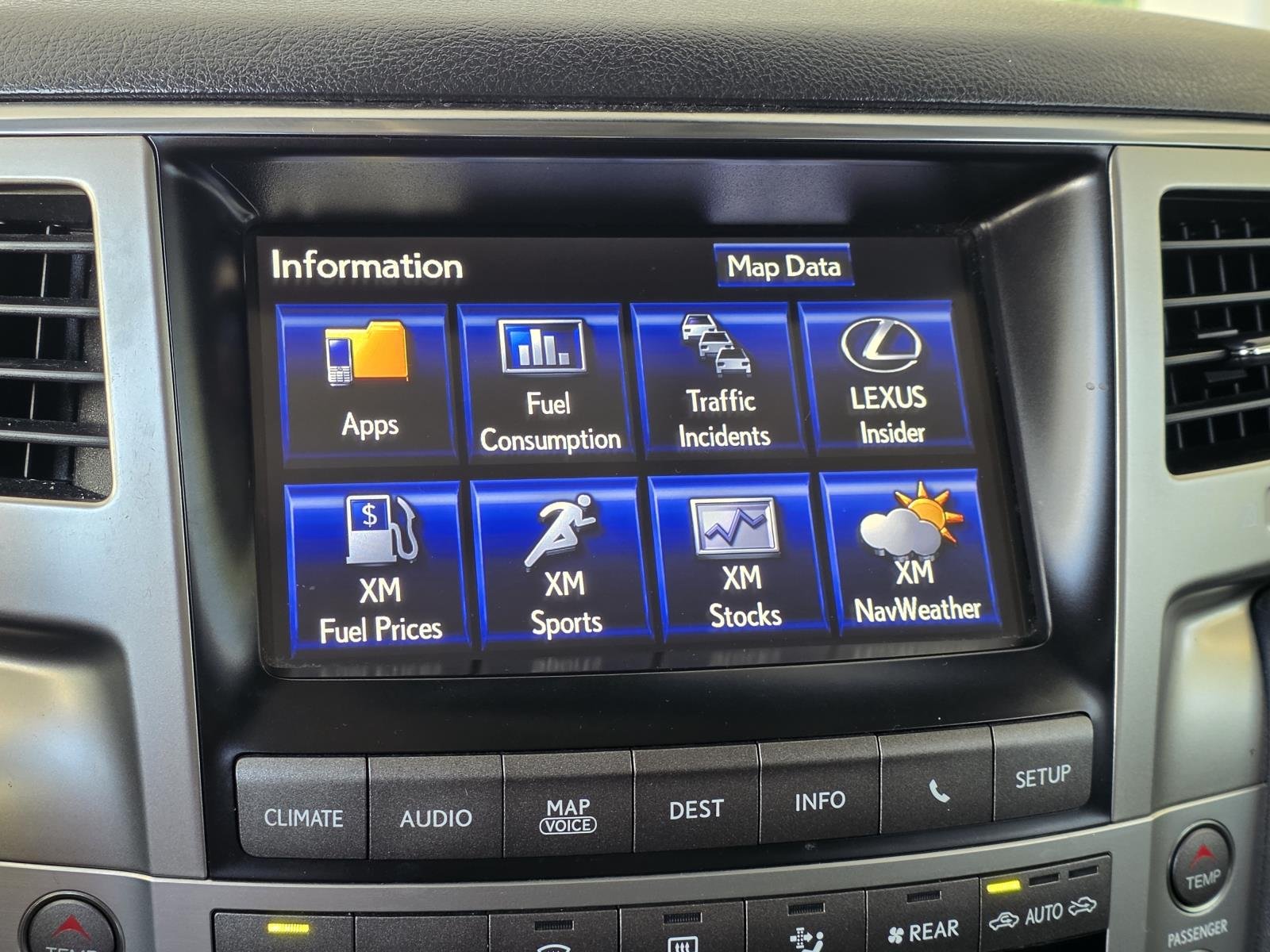 Used 2015 Silver Lexus 570 image 21