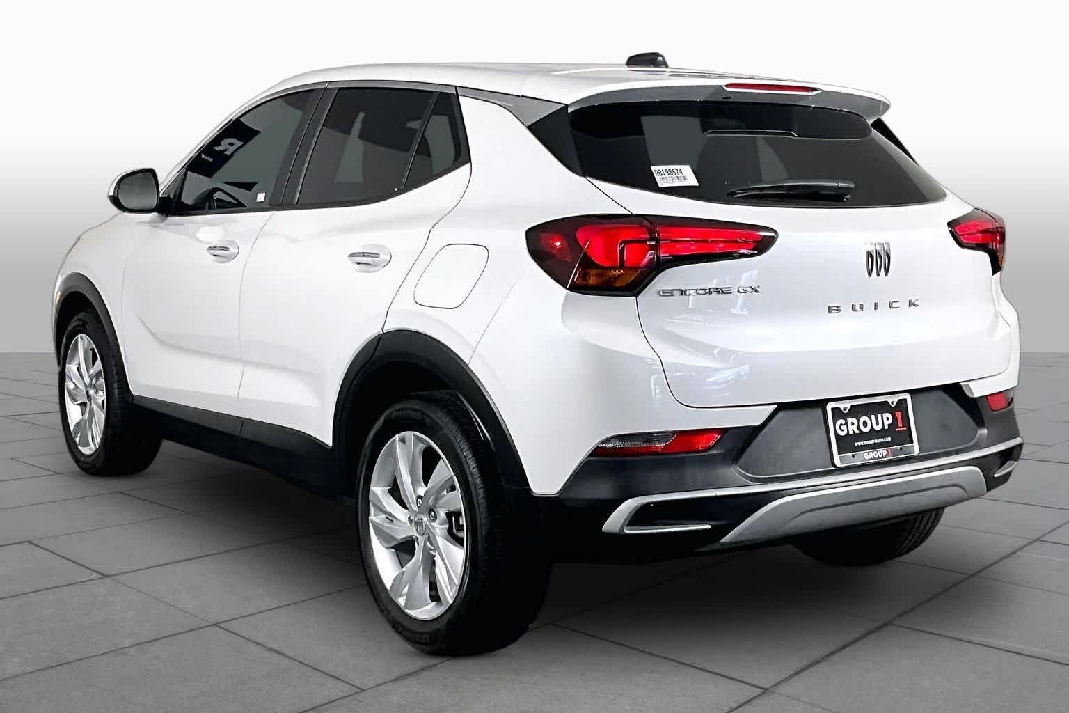 Used 2024 White Frost Tricoat Buick Preferred image 11