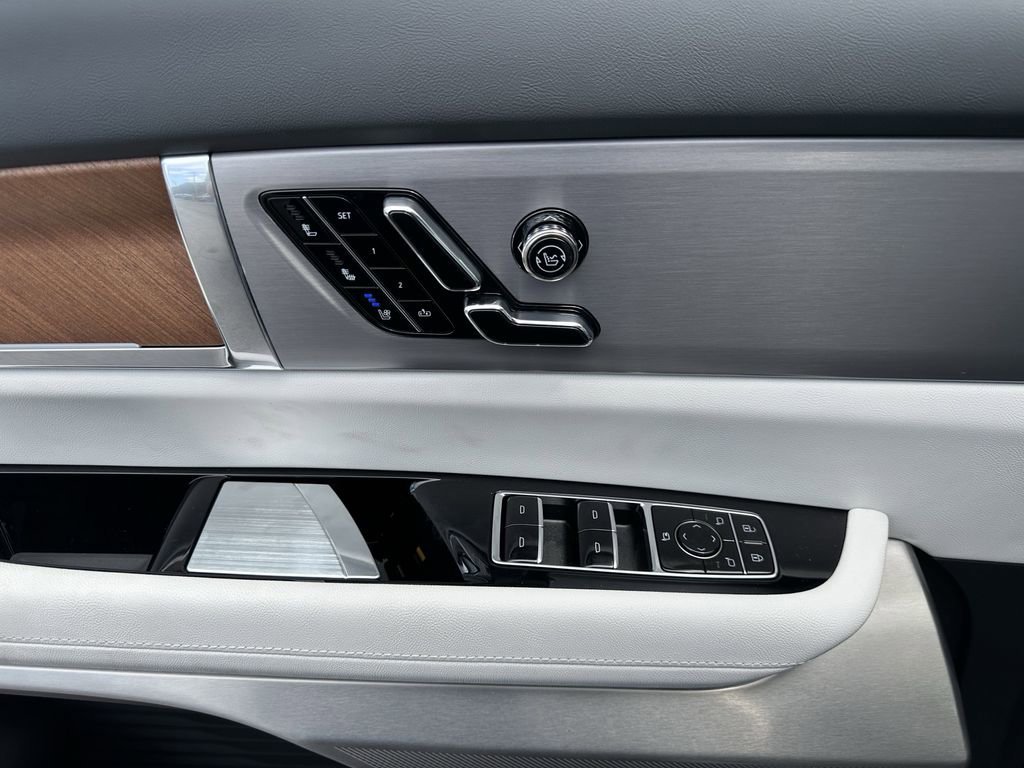 2026 Cadillac VISTIQ Sport - Photo 8