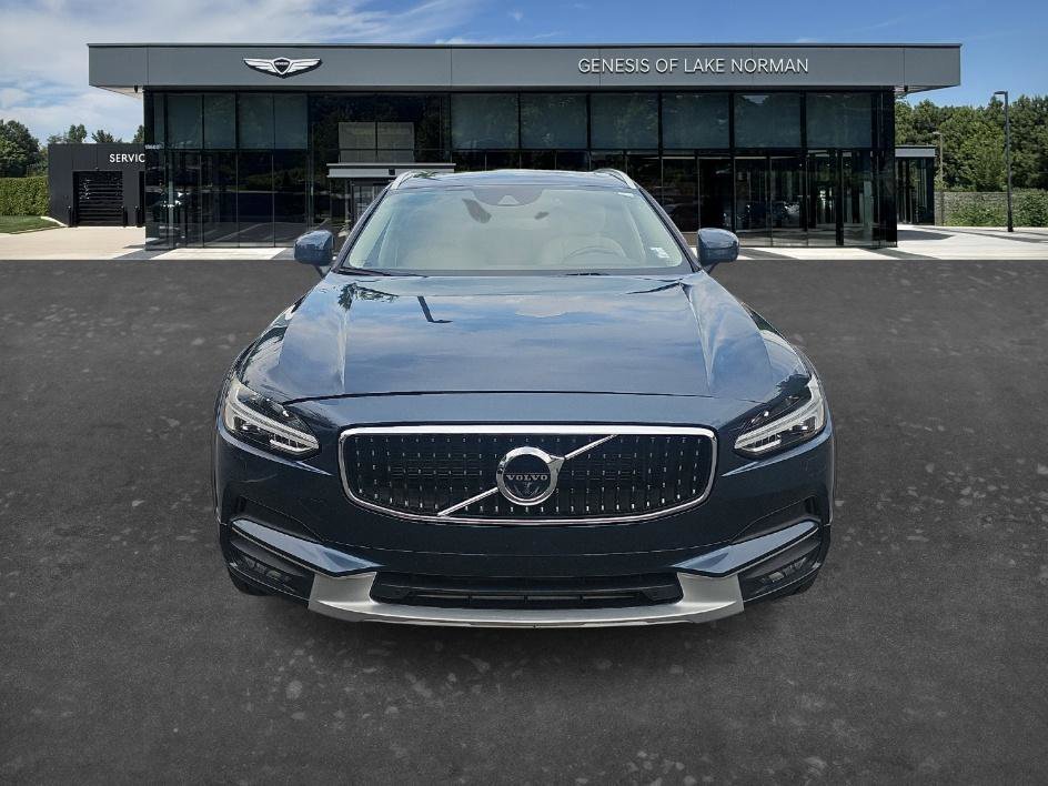 Used 2018 Denim Blue Metallic Volvo T6 AWD image 2