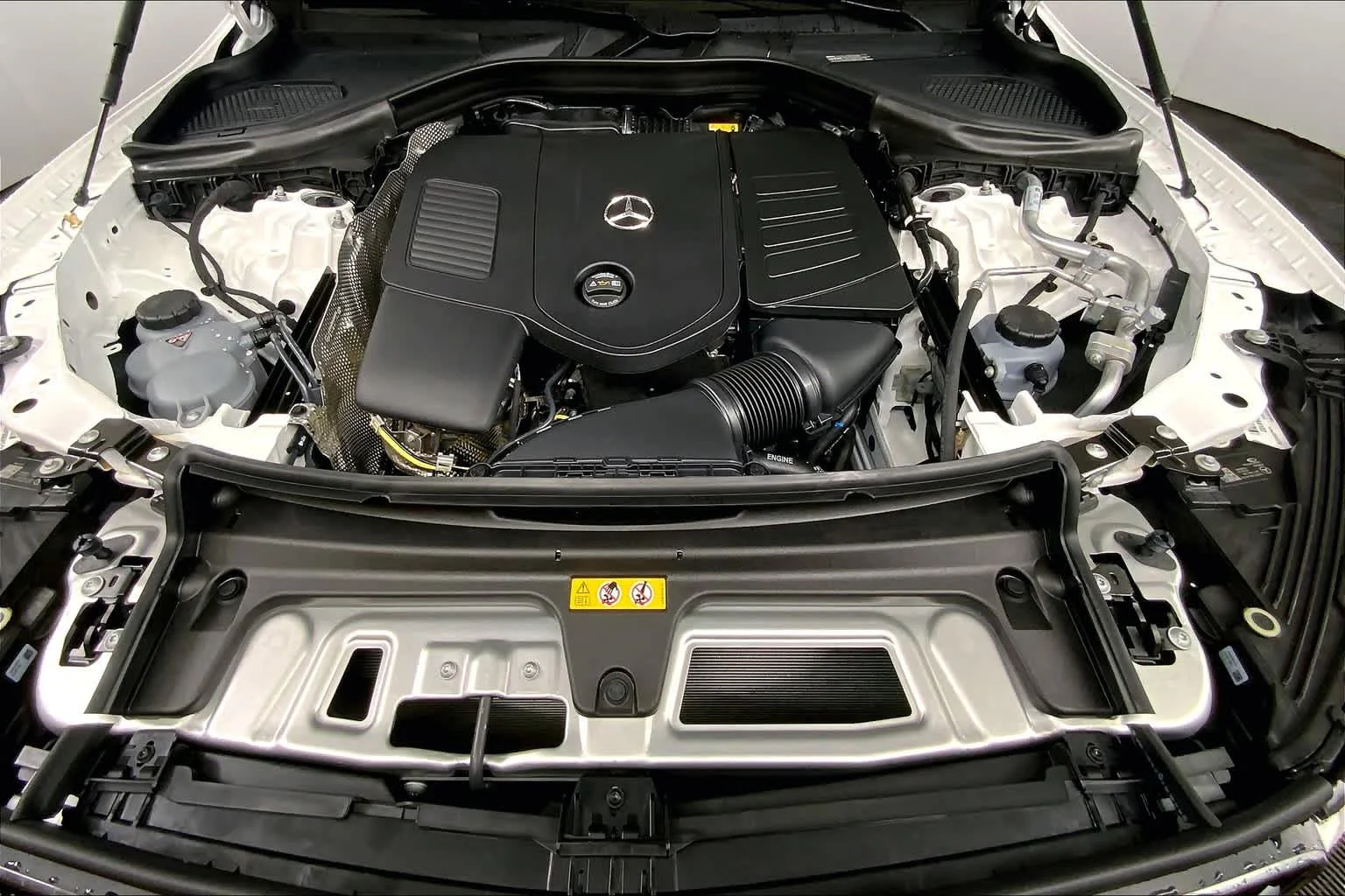 Used 2025 Polar White Mercedes-Benz GLC 300 image 15