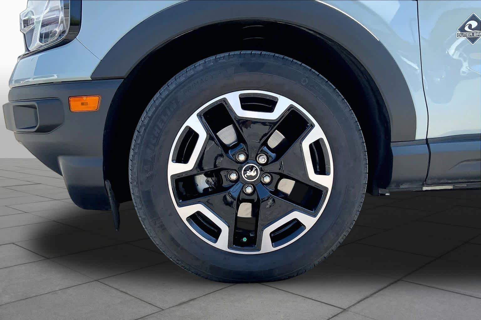 Used 2022 Cactus Grey Ford Outer Banks image 9