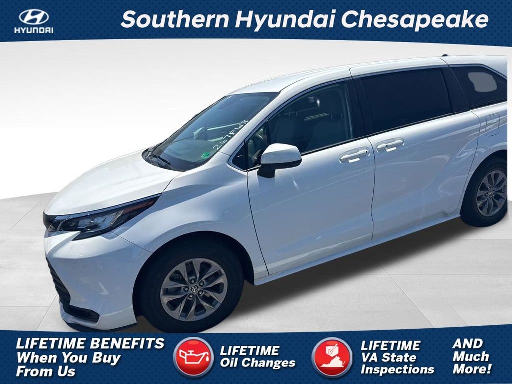 2023 Toyota Sienna LE 8-Passenger Hybrid AWD's photo