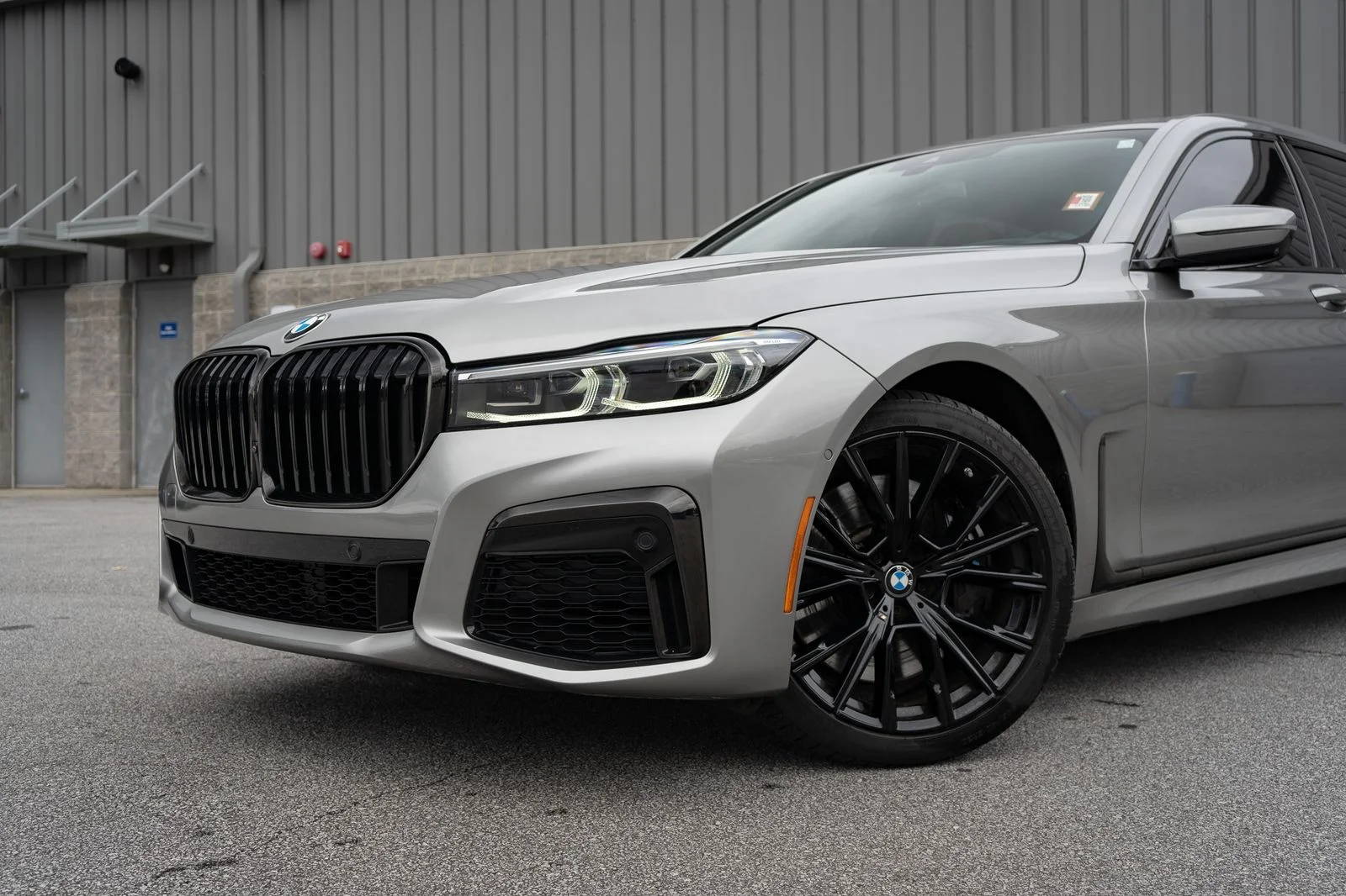 Used 2022 Gray BMW 750i xDrive image 6
