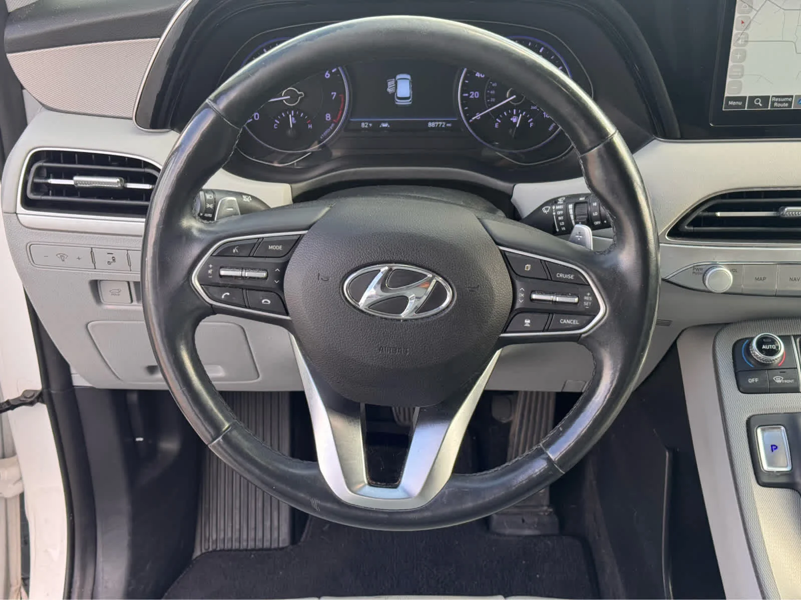 Used 2022 Hyper White Hyundai SEL image 19