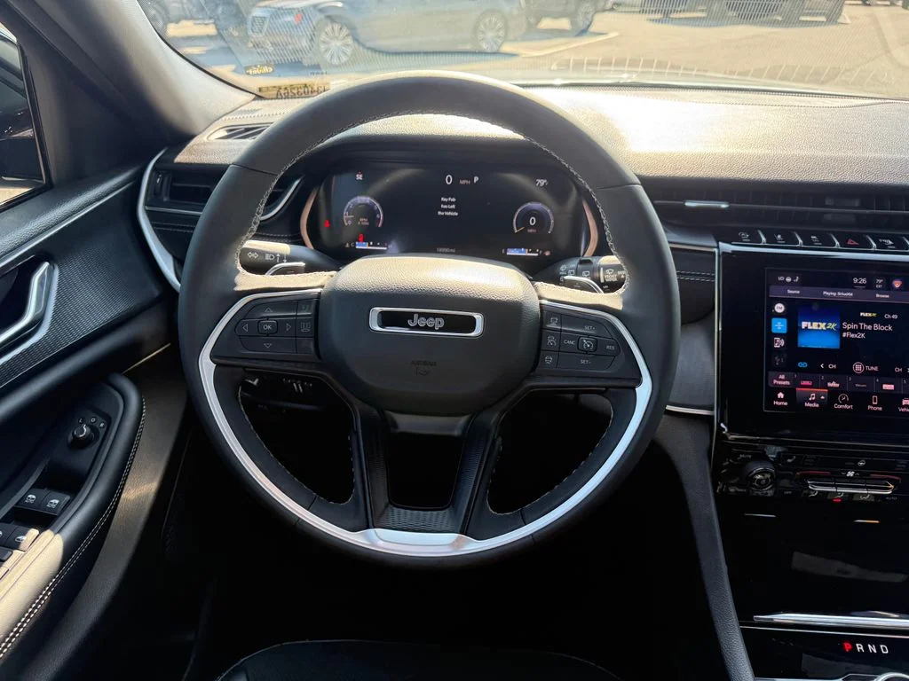 Used 2025 White Jeep Altitude image 9