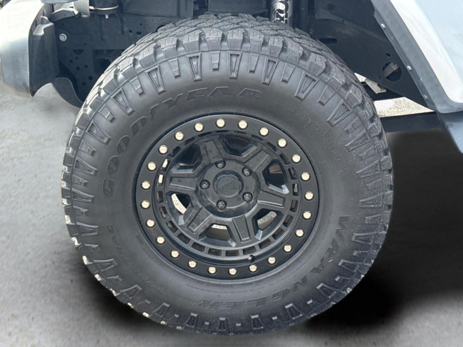 Used 2022 Silver Zynith Clearcoat Jeep Sport S image 7