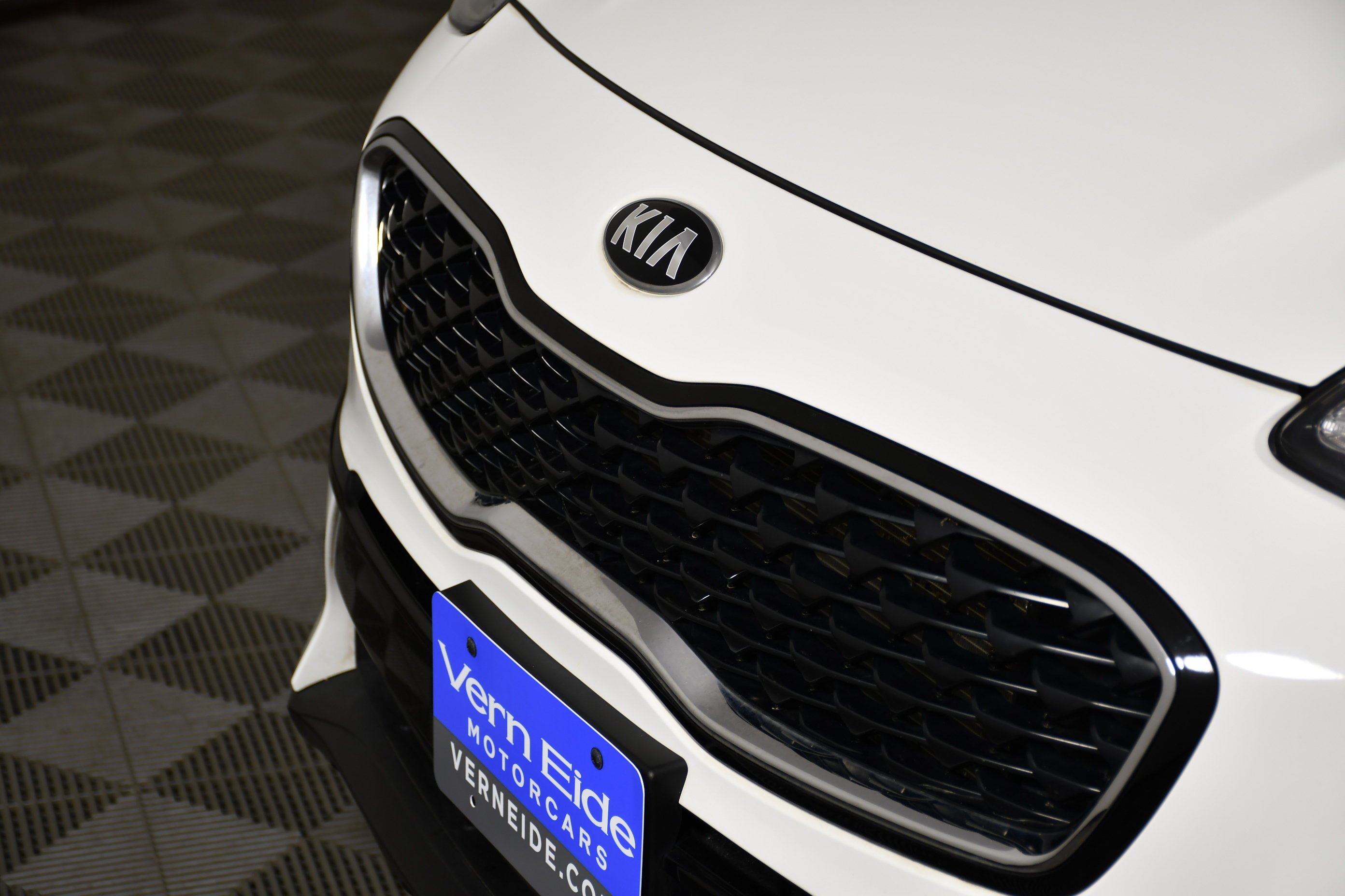 Used 2021 Clear White Kia LX image 11