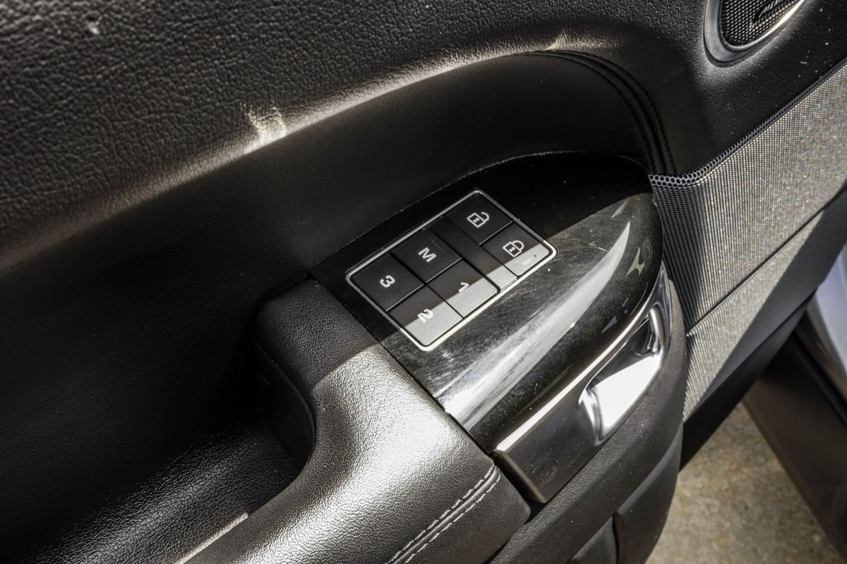Used 2022 Silver Land Rover HSE Silver Edition image 35