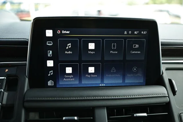 Used 2022 Black Chevrolet High Country image 39