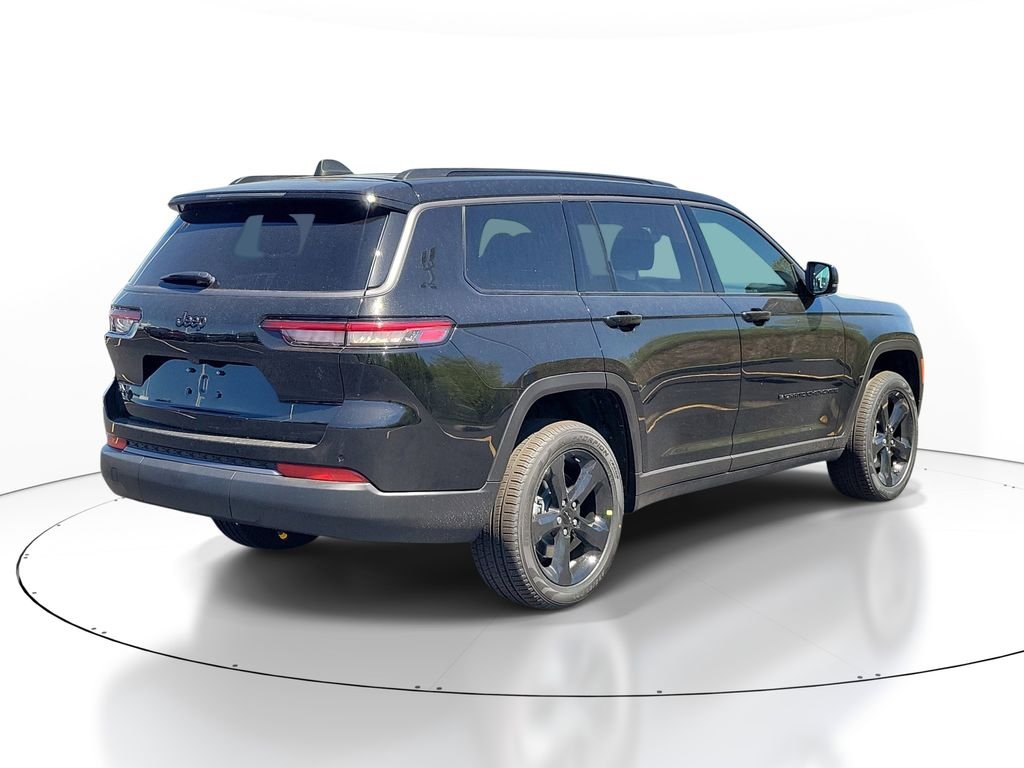 New 2026 Diamond Black Crystal Pearlcoat Jeep Limited image 4