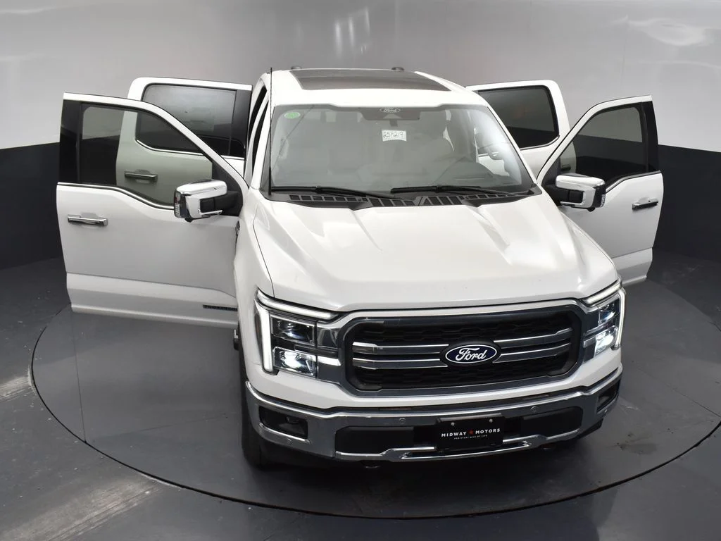 New 2025 White Ford Lariat image 40