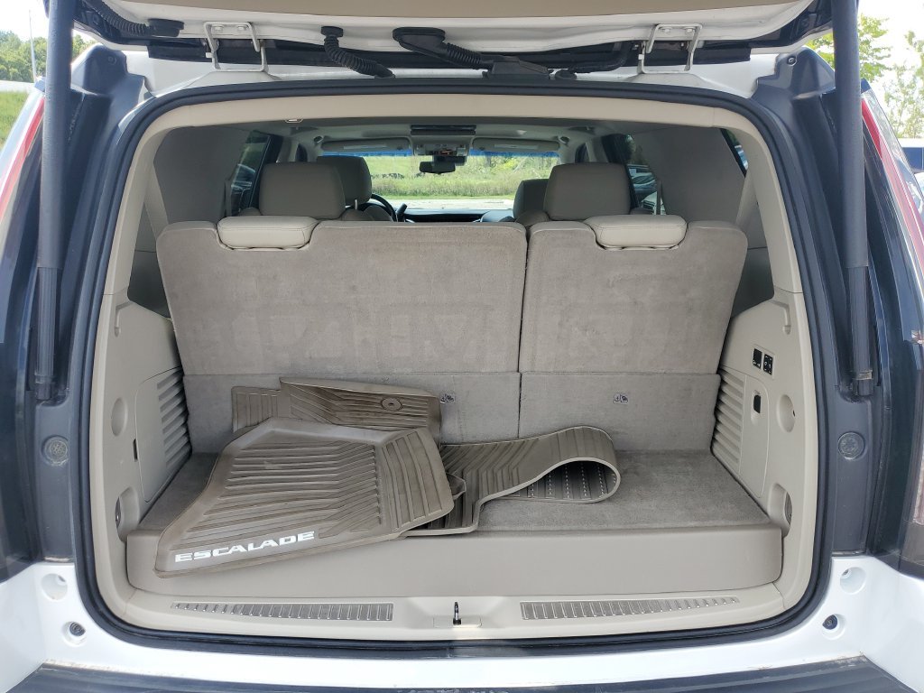 Used 2018 Crystal White Cadillac Premium Luxury image 7