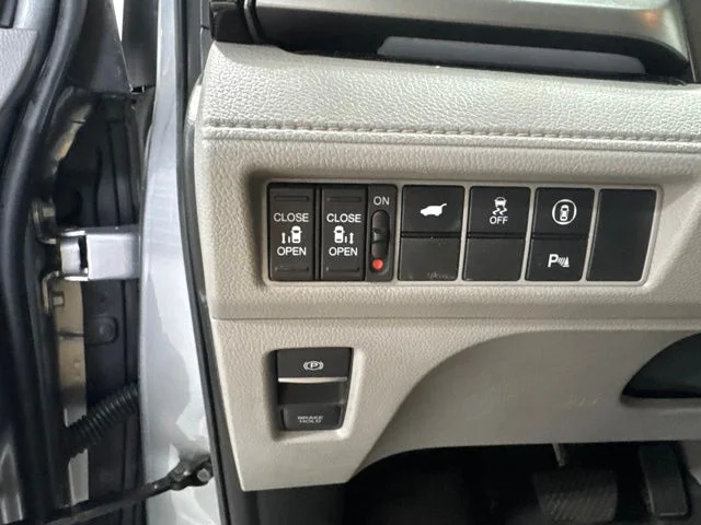 Used 2023  Honda Touring image 16